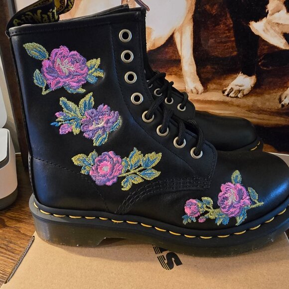 Dr. Doc Martens 1460 Vonda II Women’s 5 Black Leather 8-Eye Lace Up Ankle Boots - Picture 3 of 13